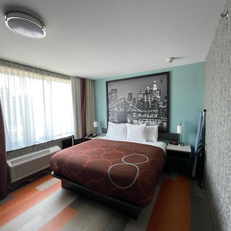 Super 8 By Wyndham Brooklyn Williamsburg Hotel นิวยอร์ก ภายนอก รูปภาพ