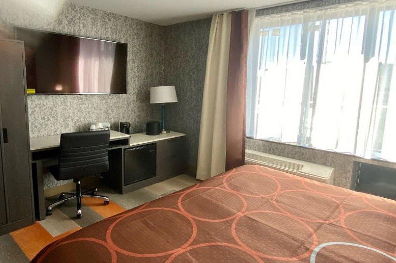 Super 8 By Wyndham Brooklyn Williamsburg Hotel นิวยอร์ก ภายนอก รูปภาพ