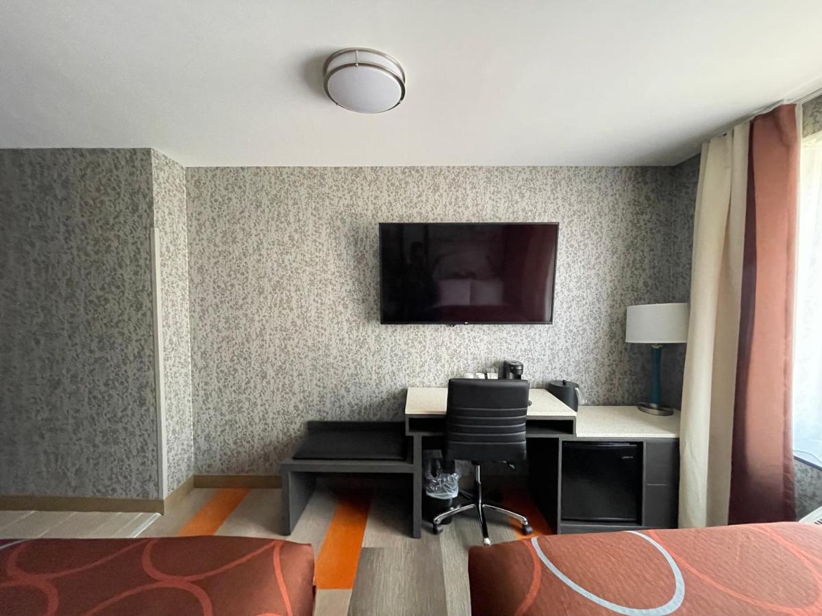 Super 8 By Wyndham Brooklyn Williamsburg Hotel นิวยอร์ก ภายนอก รูปภาพ