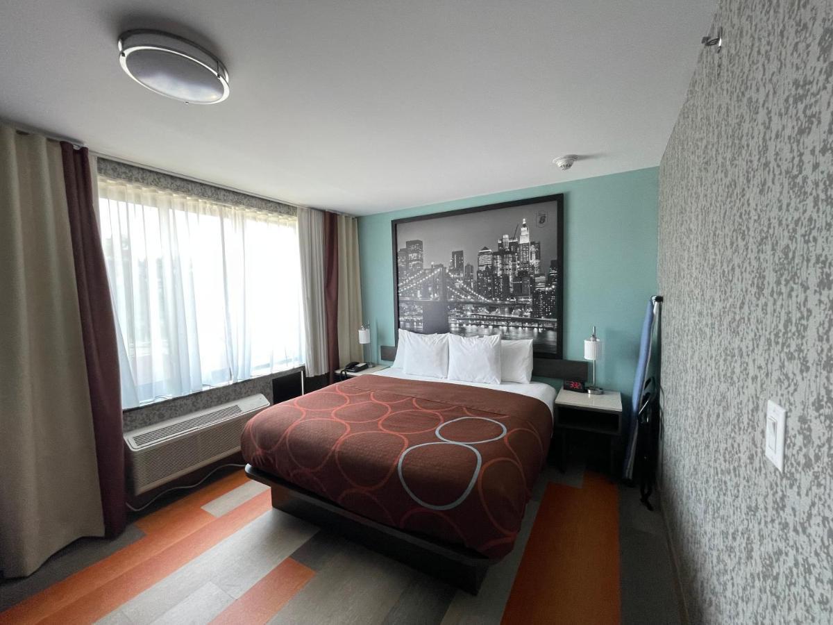 Super 8 By Wyndham Brooklyn Williamsburg Hotel นิวยอร์ก ภายนอก รูปภาพ