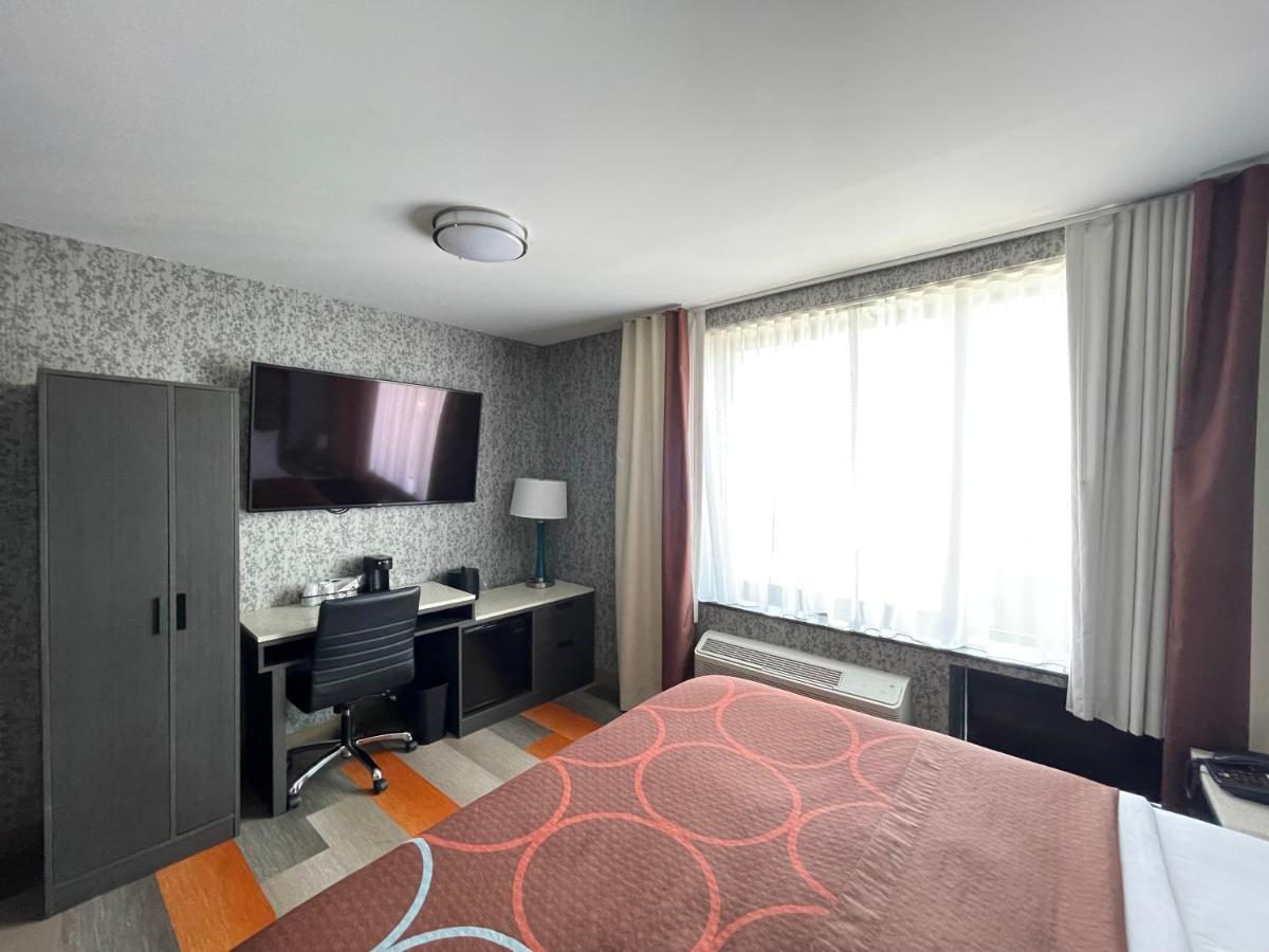 Super 8 By Wyndham Brooklyn Williamsburg Hotel นิวยอร์ก ภายนอก รูปภาพ