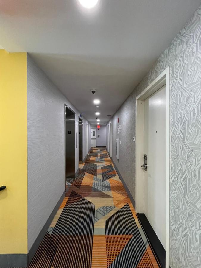 Super 8 By Wyndham Brooklyn Williamsburg Hotel นิวยอร์ก ภายนอก รูปภาพ