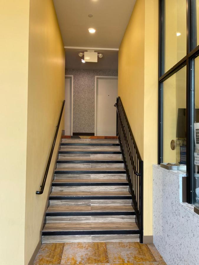 Super 8 By Wyndham Brooklyn Williamsburg Hotel นิวยอร์ก ภายนอก รูปภาพ